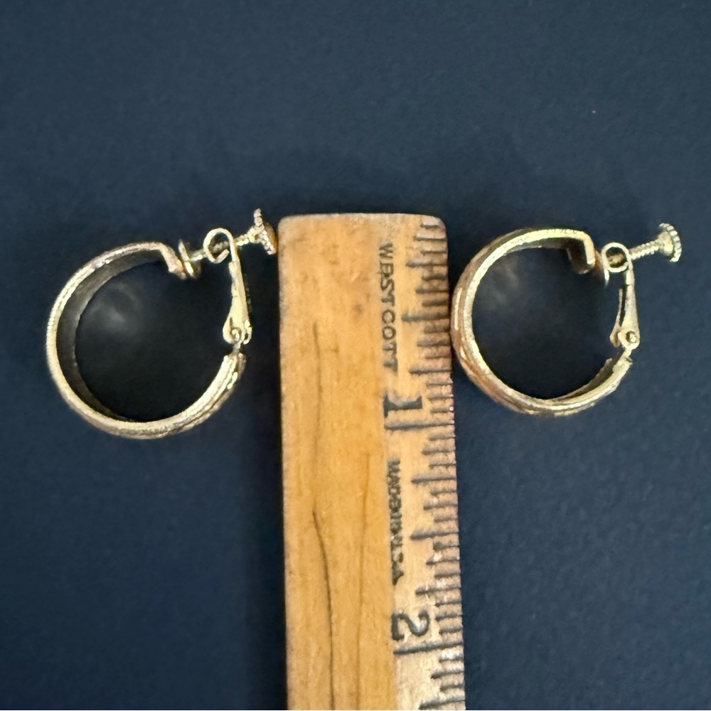 Vintage Napier Gold Toned Hoop Clip On Earrings - Picture 6 of 6